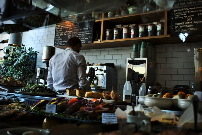 magasin-ST ANTONIN DU VAR-min_bar_cafe_restaurant_shop_counter_showcase_display_fresh-877172