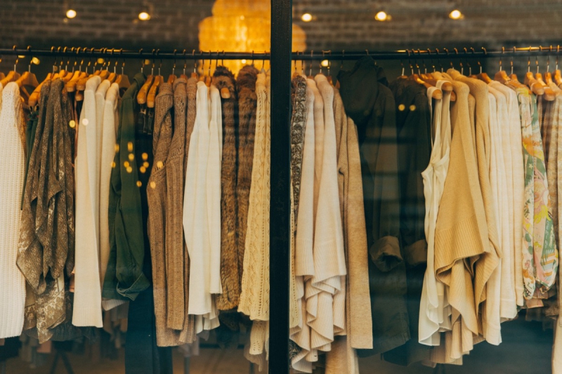 magasin-ST ANTONIN DU VAR-min_clothe_fashion_store_shop_window_store_front-21277