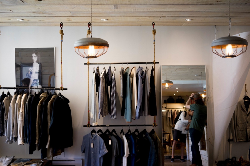 magasin-ST ANTONIN DU VAR-min_clothing_store_shop_boutique_men's_fashion_clothes_business_retail_shopping-1062572