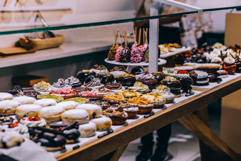 magasin-ST ANTONIN DU VAR-min_shop_dessert_pastry_bakery_counter-184398